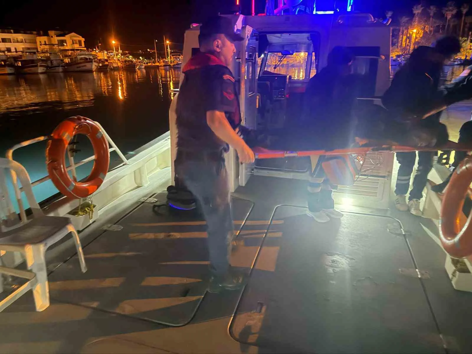 Ticari gemide rahatsızlanan şahıs denizden tıbbi tahliyesi yapıldı