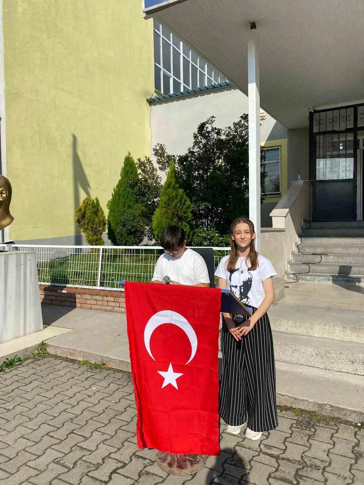 Cumhurbaşkanı Süleyman Demirel Ortaokulu’nda Cumhuriyet’in 103. yılı coşkuyla kutlandı