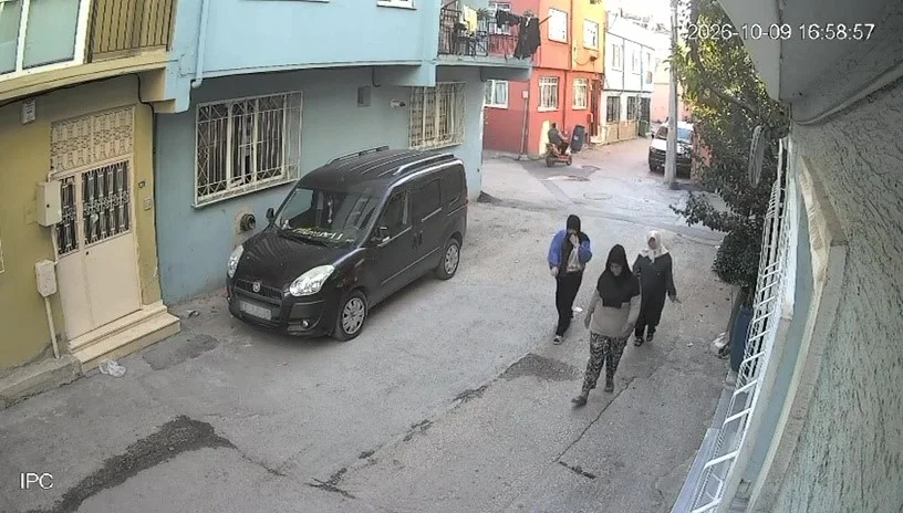 Kapısını film ile açtığı evden ziynet çalan kadın hırsız yakalandı