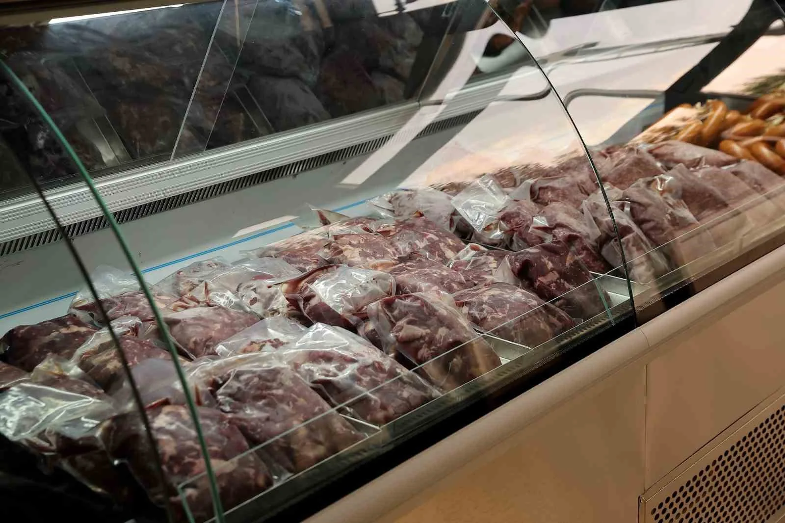 Gaziantep Büyükşehir’in et satış noktaları vatandaşlarla buluşmaya hazır
