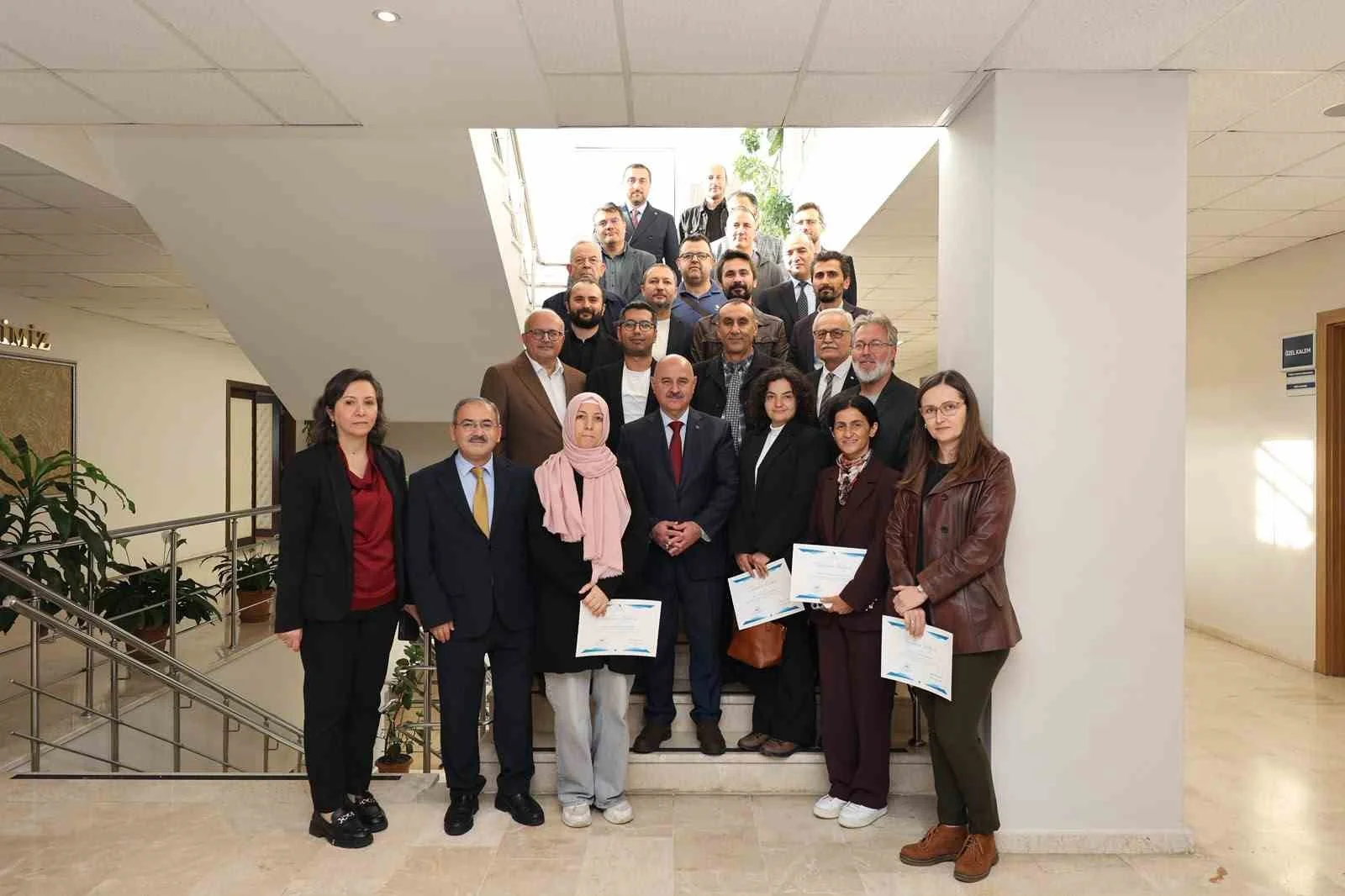 Rektör Sözbir, uluslararası bilim insanları sıralamalarında yer alan akademisyenlerle bir araya geldi