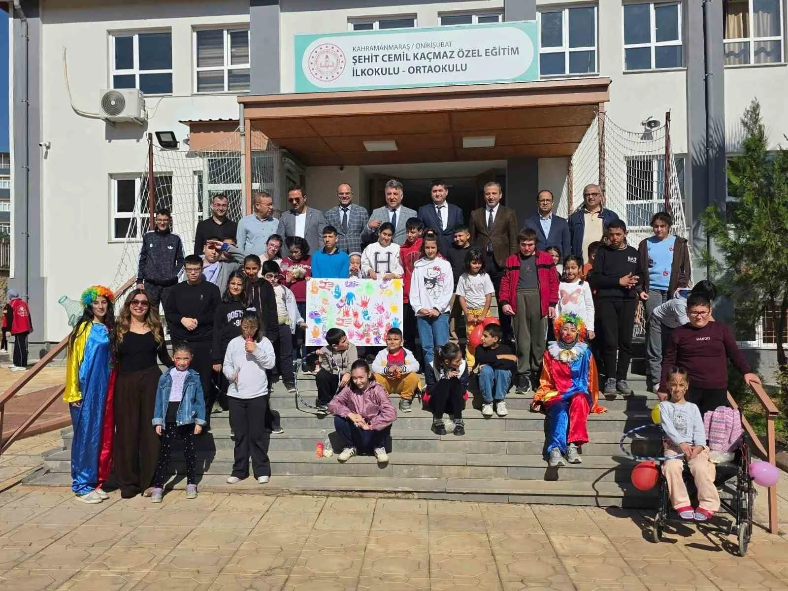 Gençlik Merkezi ekipleri özel öğrencilerin neşesine ortak oldu