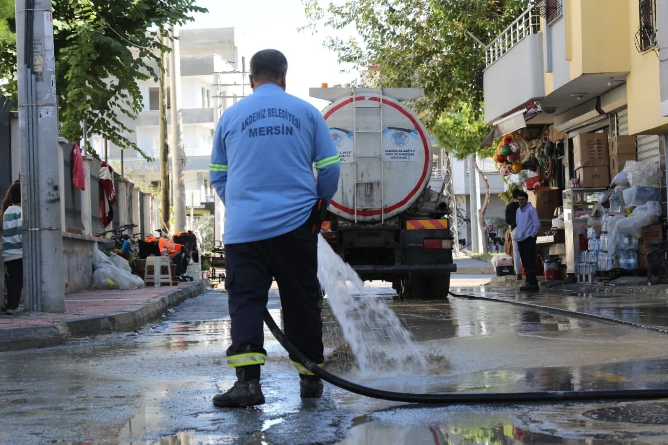 Akdeniz’de sağanak yağışın izleri siliniyor