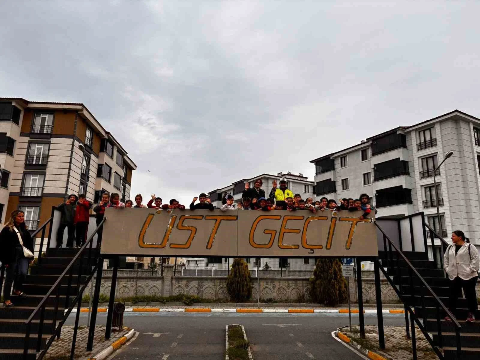 Kars’ta miniklere trafik dersi: Öğrenciler kuralları uygulamalı öğrendi