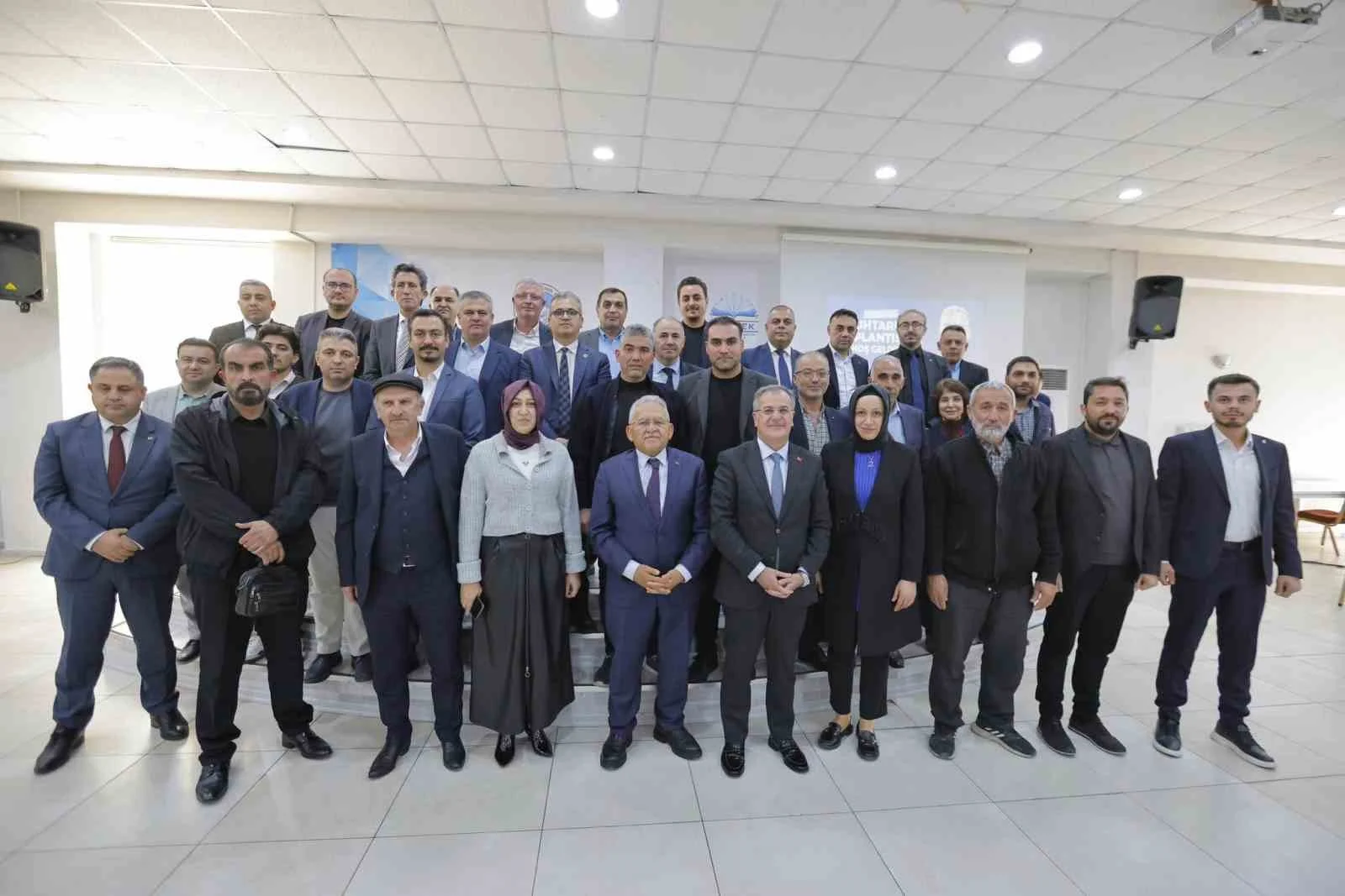 Başkan Büyükkılıç, Talas ve Hacılar’da muhtarlarla istişare toplantıları gerçekleştirdi