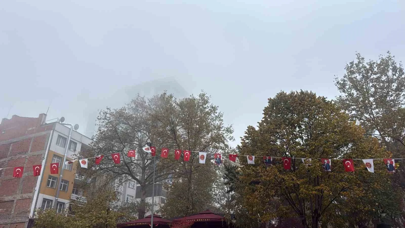 Bilecik sisli bir güne uyandı