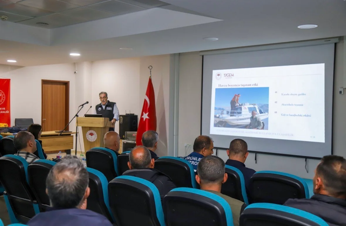 Bingöl’de su ürünleri üreticilerine balık hastalıkları ve yetiştiricilik eğitimi verildi