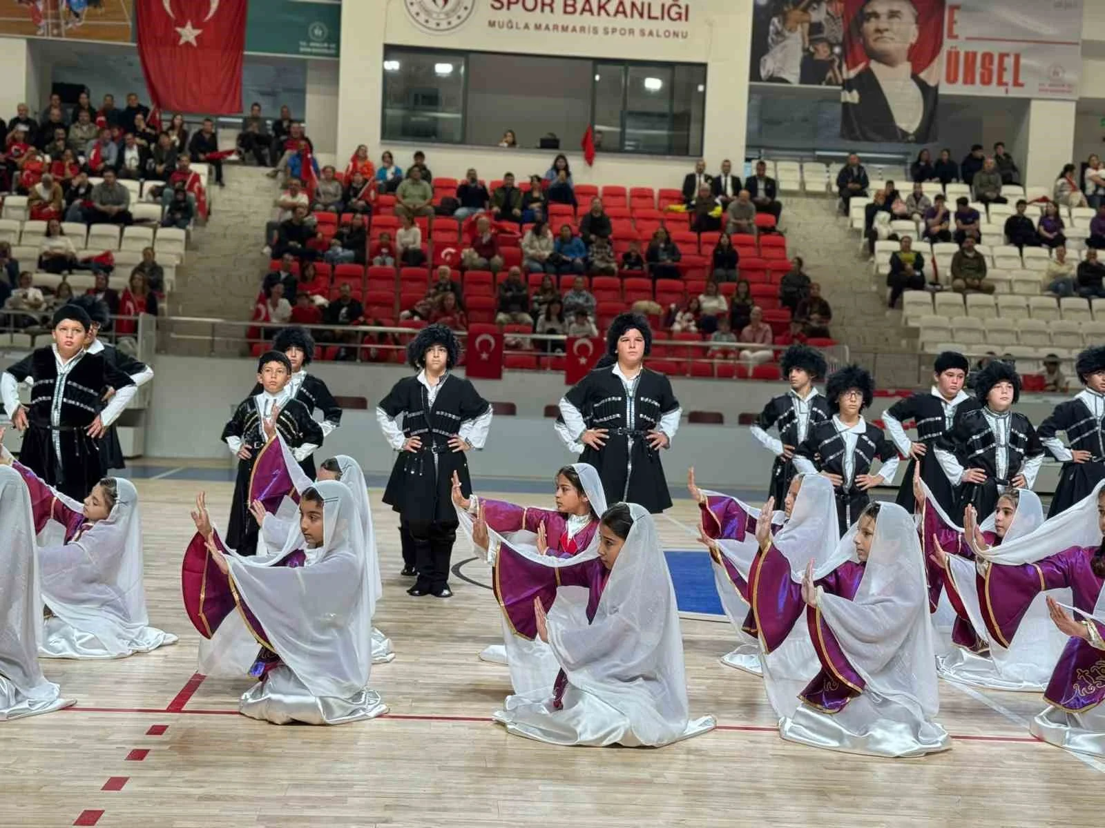 Marmaris’te Cumhuriyet’in 103. yılı coşkusu