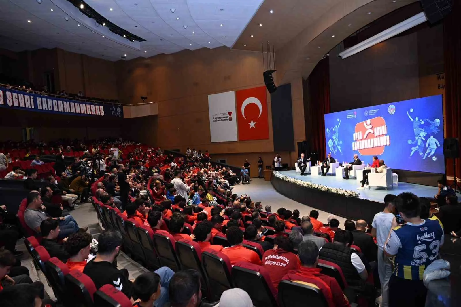 Türk futbolunun efsane isimleri, spor şehri Kahramanmaraş’ta buluştu