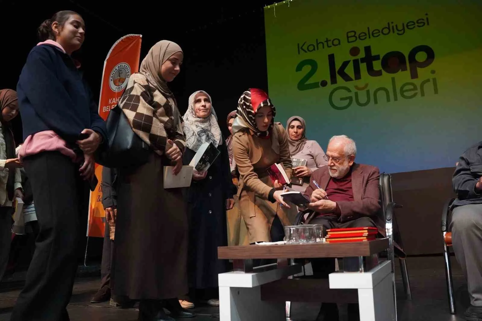 İhsan Süreyya Sırma, Kâhta 2. Kitap Günleri’nde okurlarıyla buluştu