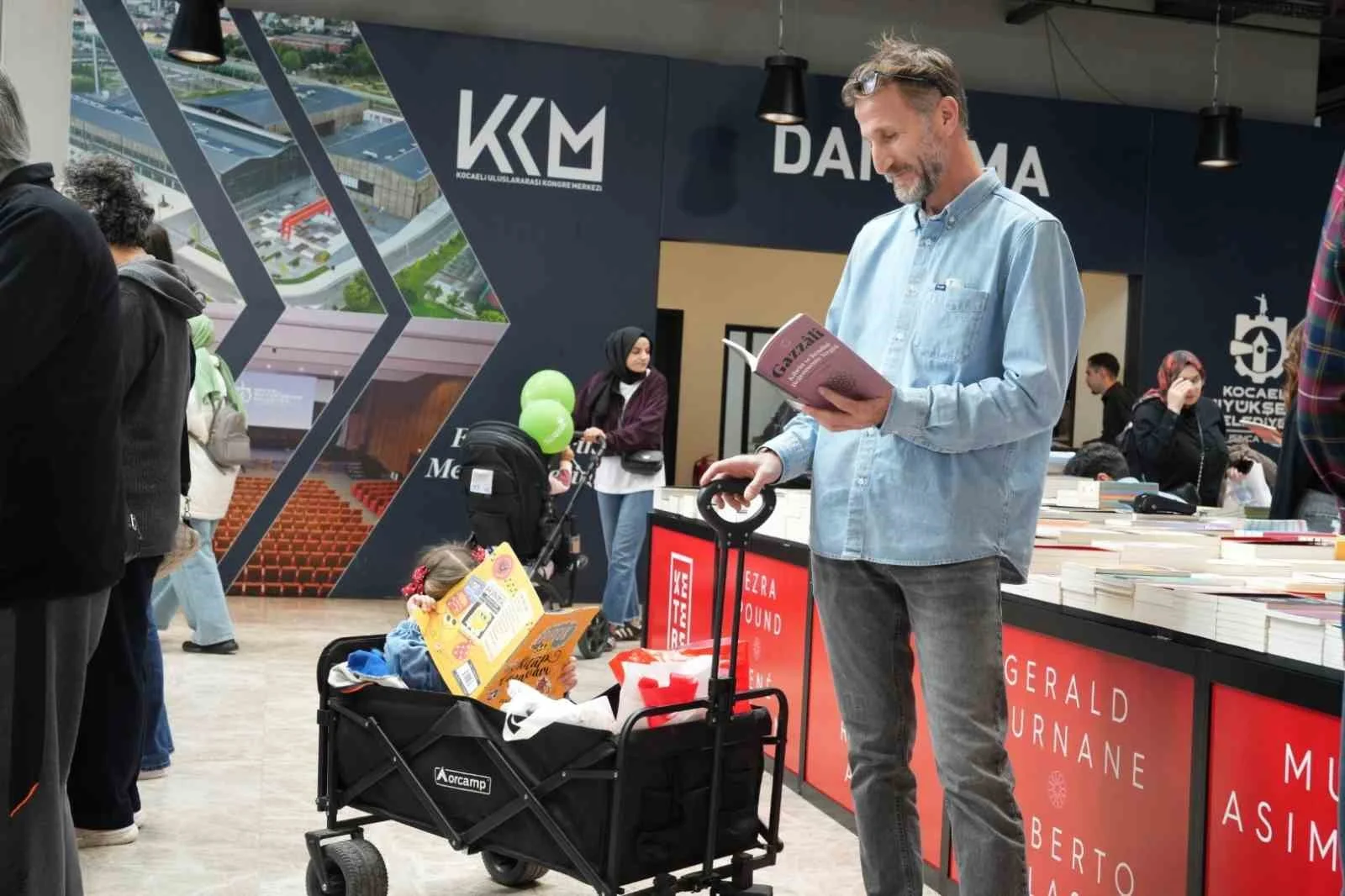 Valizler bu kez kitaplarla doluyor