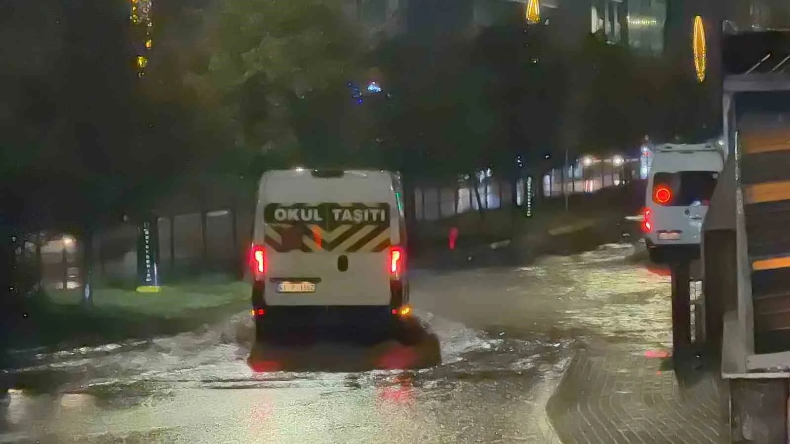 Gebze’nin sokakları dereye döndü, vatandaşlar mahsur kaldı