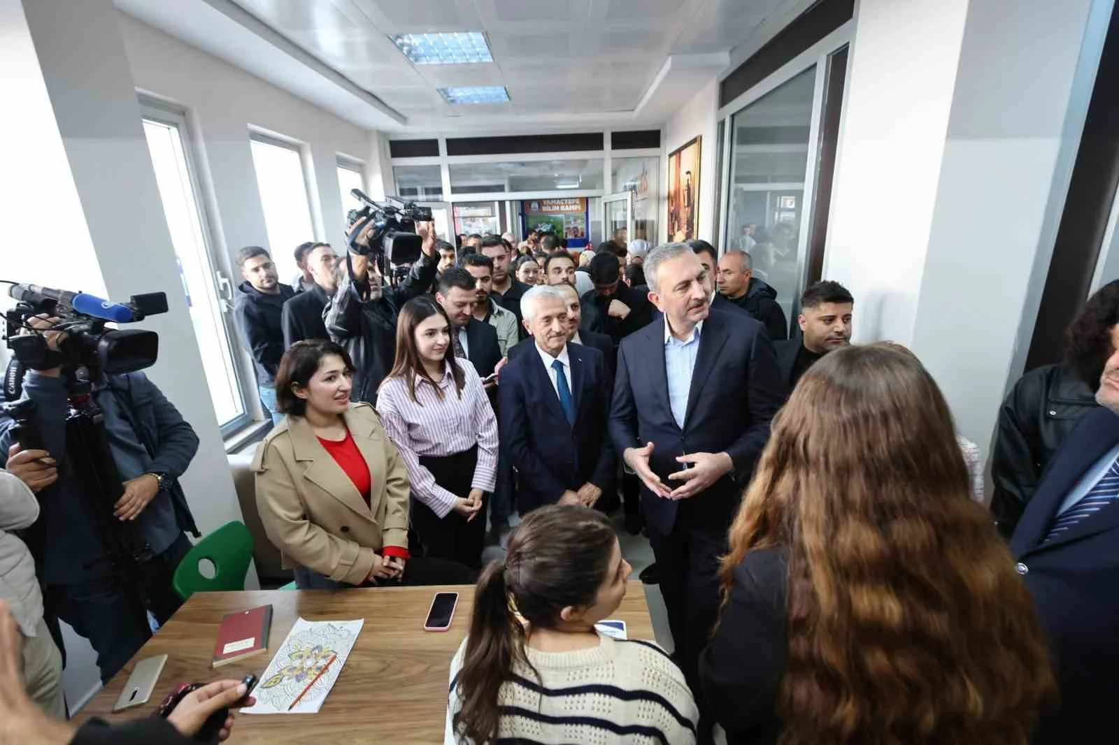 Şahinbey Belediyesi, üniversite öğrencilerine "Genç Ofisi" açtı
