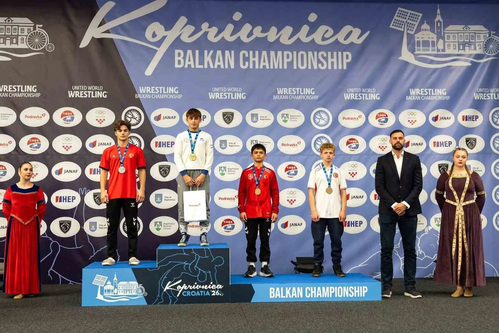 Genç güreşçiler, Hırvatistan’dan madalya ile döndü