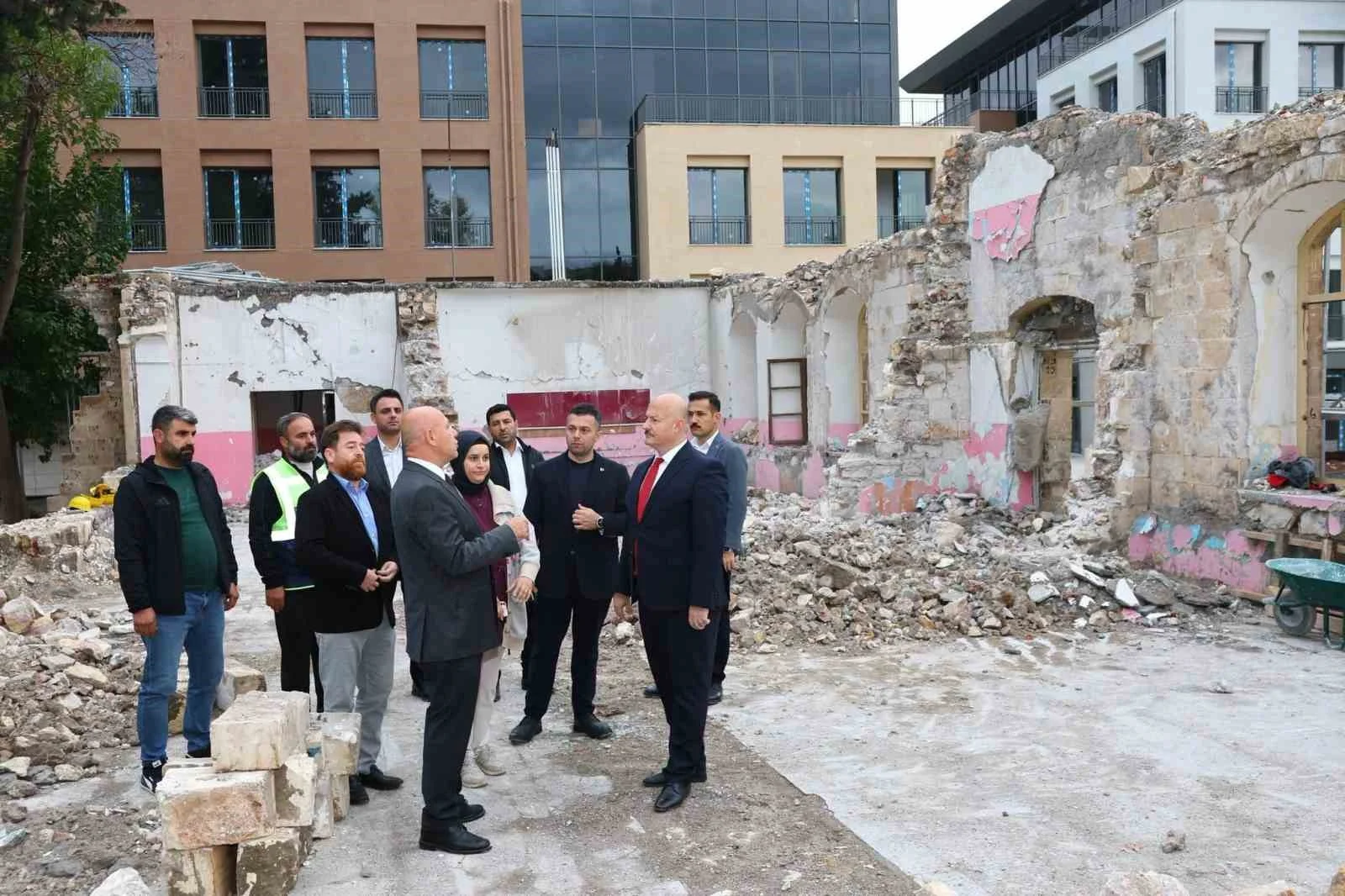 Vali Küçük, Arkeoloji Müzesi inşaatında incelemelerde bulundu