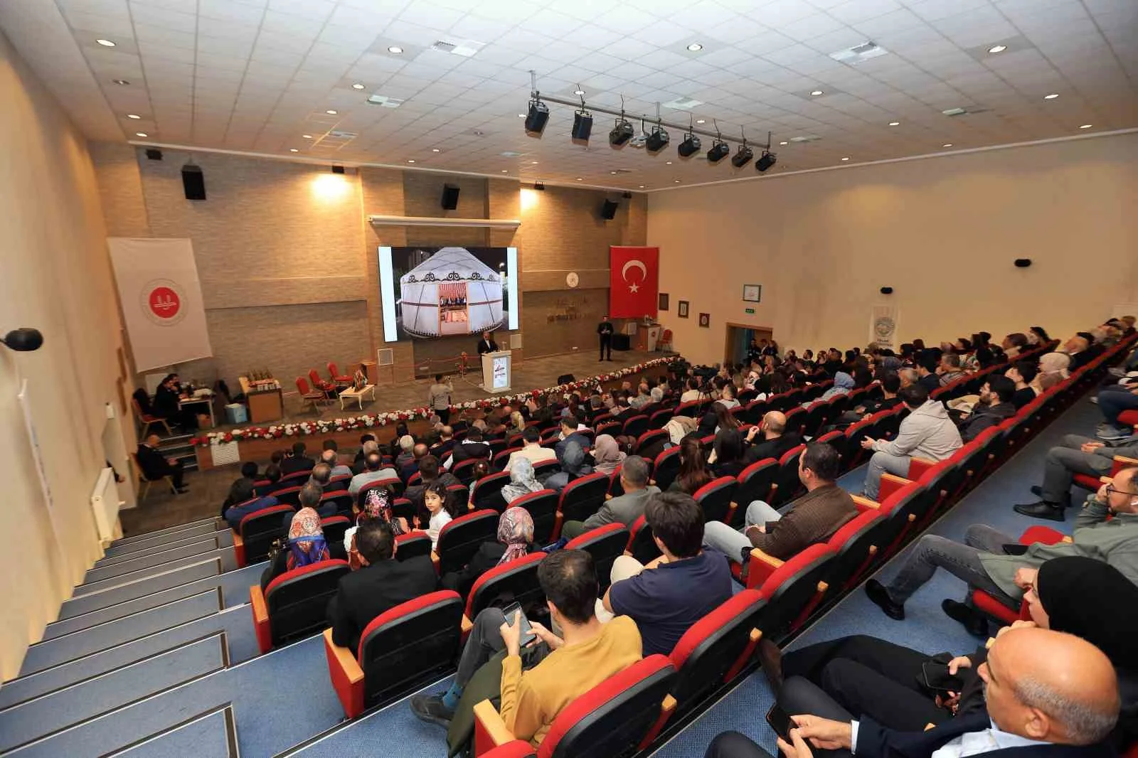 Türk dünyası Edebiyatı Talas’ta yankılandı