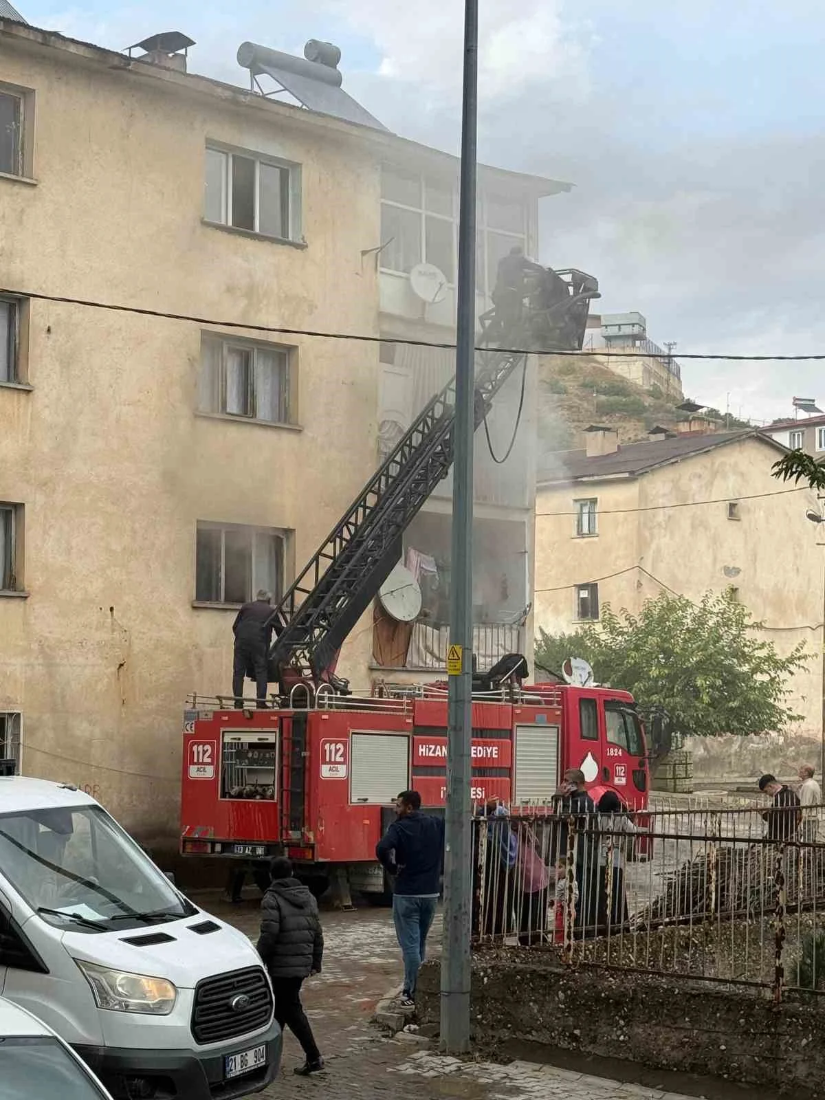 Hizan’da ev yangını büyümeden söndürüldü
