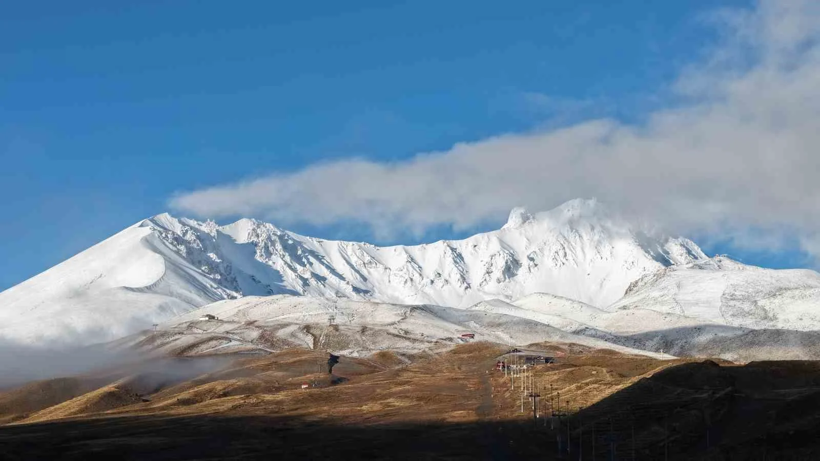 Erciyes’e kar yağdı, güzel görüntüler ortaya çıktı