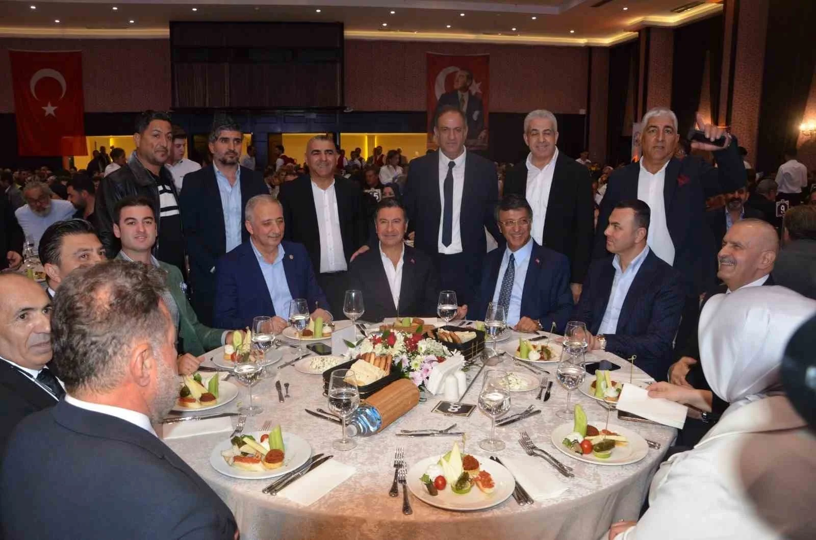 Vanlılar, gecelerini Bodrum AZKA Otel’de kutladı