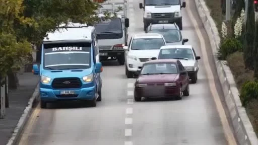 Araçtan inen ehliyetsiz sürücü yaya gibi davrandı, cezadan kurtulamadı: 80 bin liralık ceza