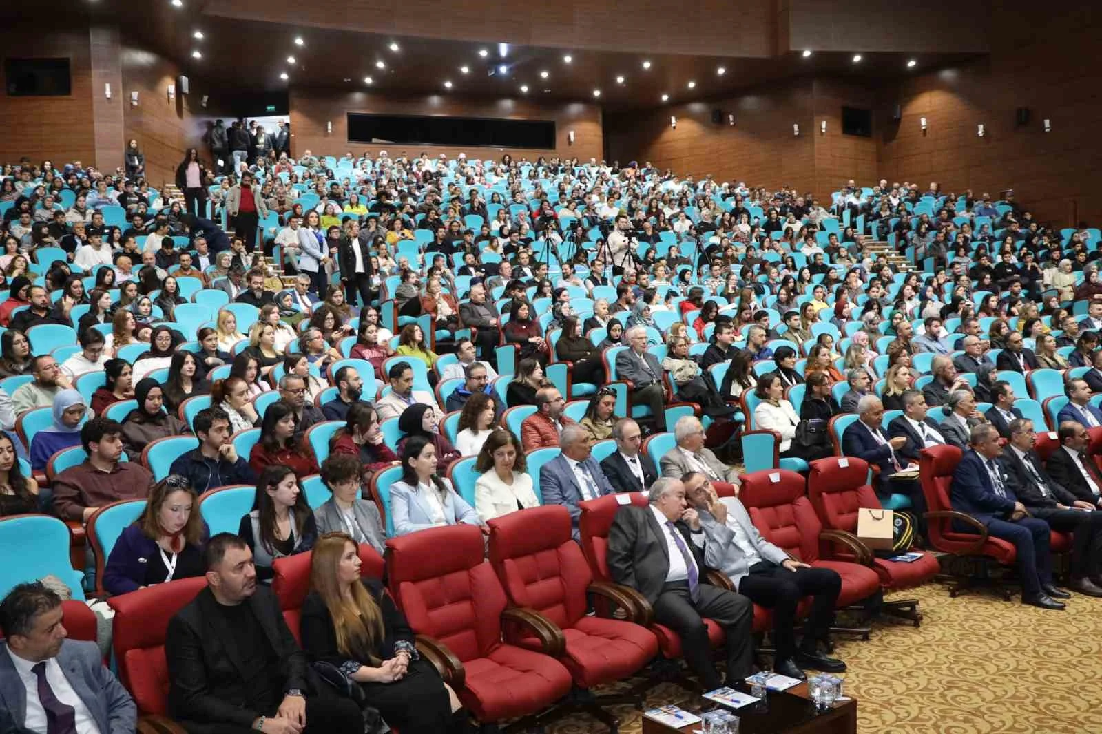 Uşak’ta Yeşil Mutabakat ve Sürdürülebilir Enerji Politikaları Çalıştayı başladı