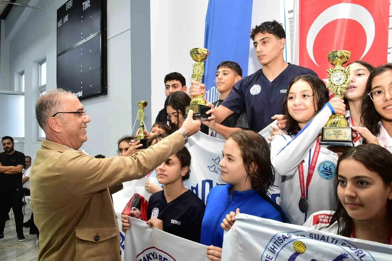 Antakya’da düzenlenen 2. Kamil Köseoğlu yüzme turnuvası düzenlendi