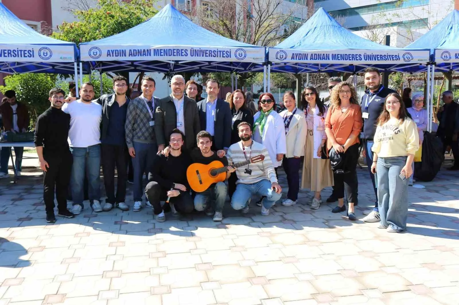 Hastanede tedavi gören çocuklar için destek oldular