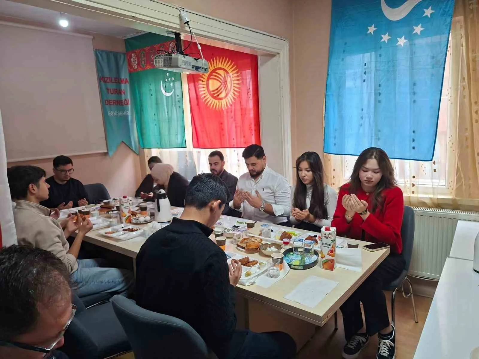 Eskişehir’de ‘Türk Dünyası öğrencileri’ kahvaltıda buluştular