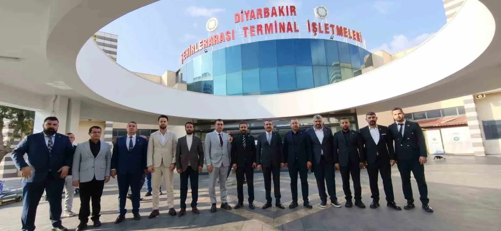 MHP Diyarbakır İl Başkanı Özcoşkun, otobüs terminalinde esnafla bir araya geldi