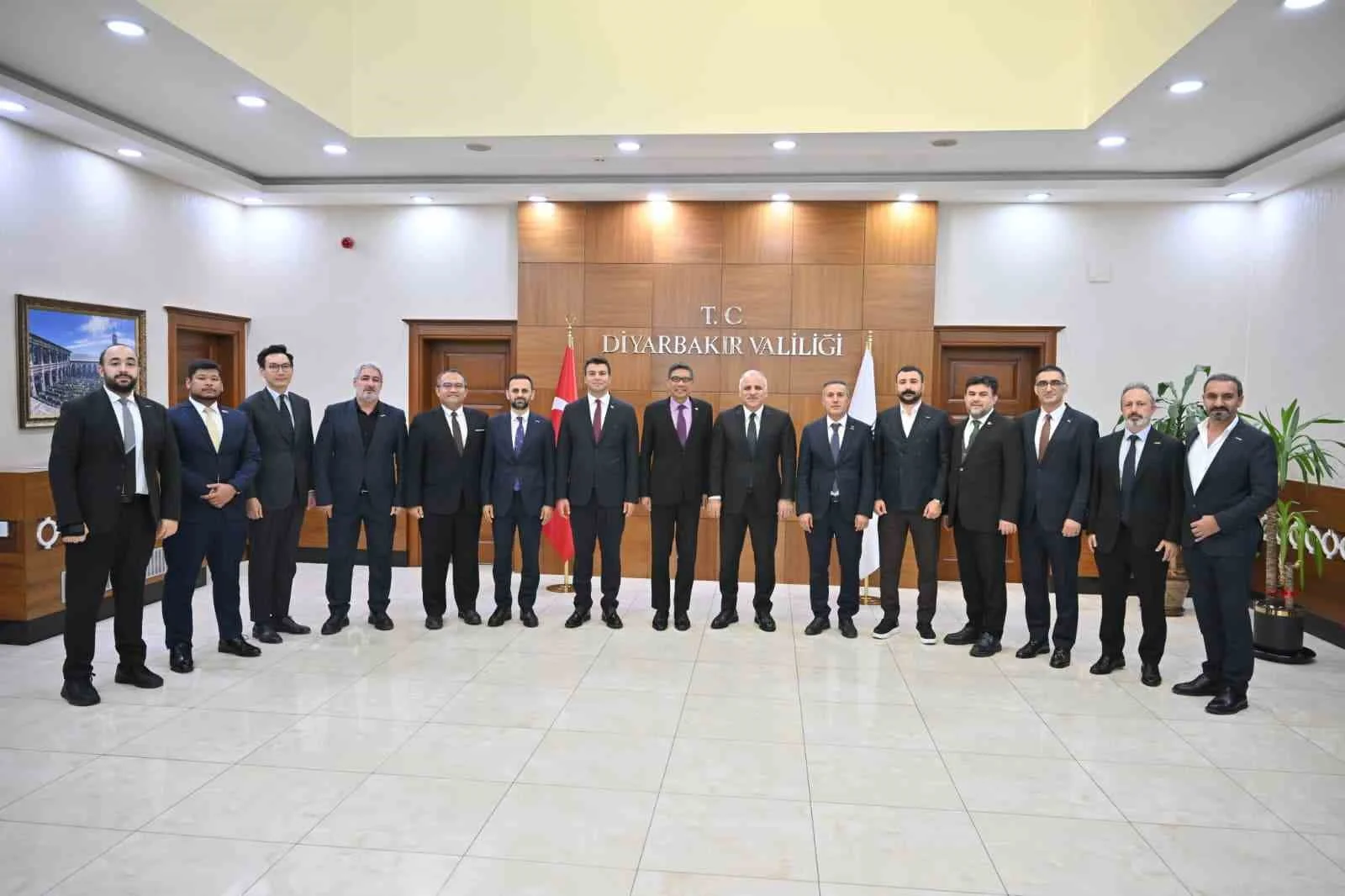 Malezya Ankara Büyükelçisi Shaffieq Vali Murat Zorluoğlu ile bir araya geldi