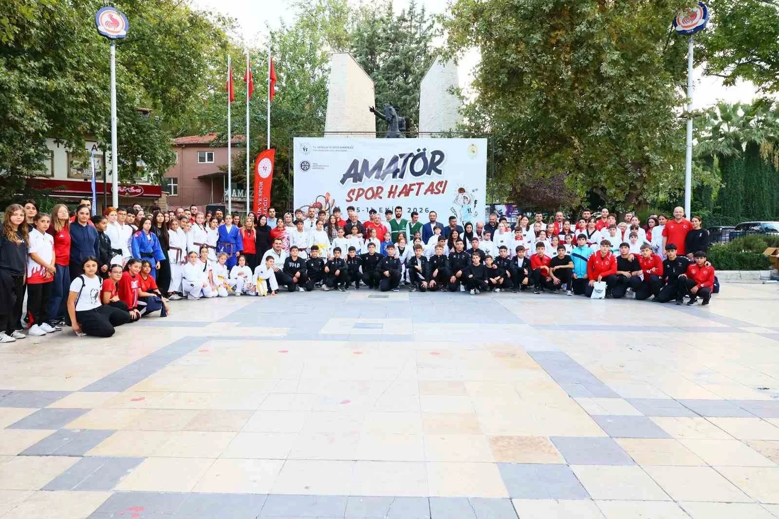 Amatör Spor Haftasında sporcular kortejde buluştu