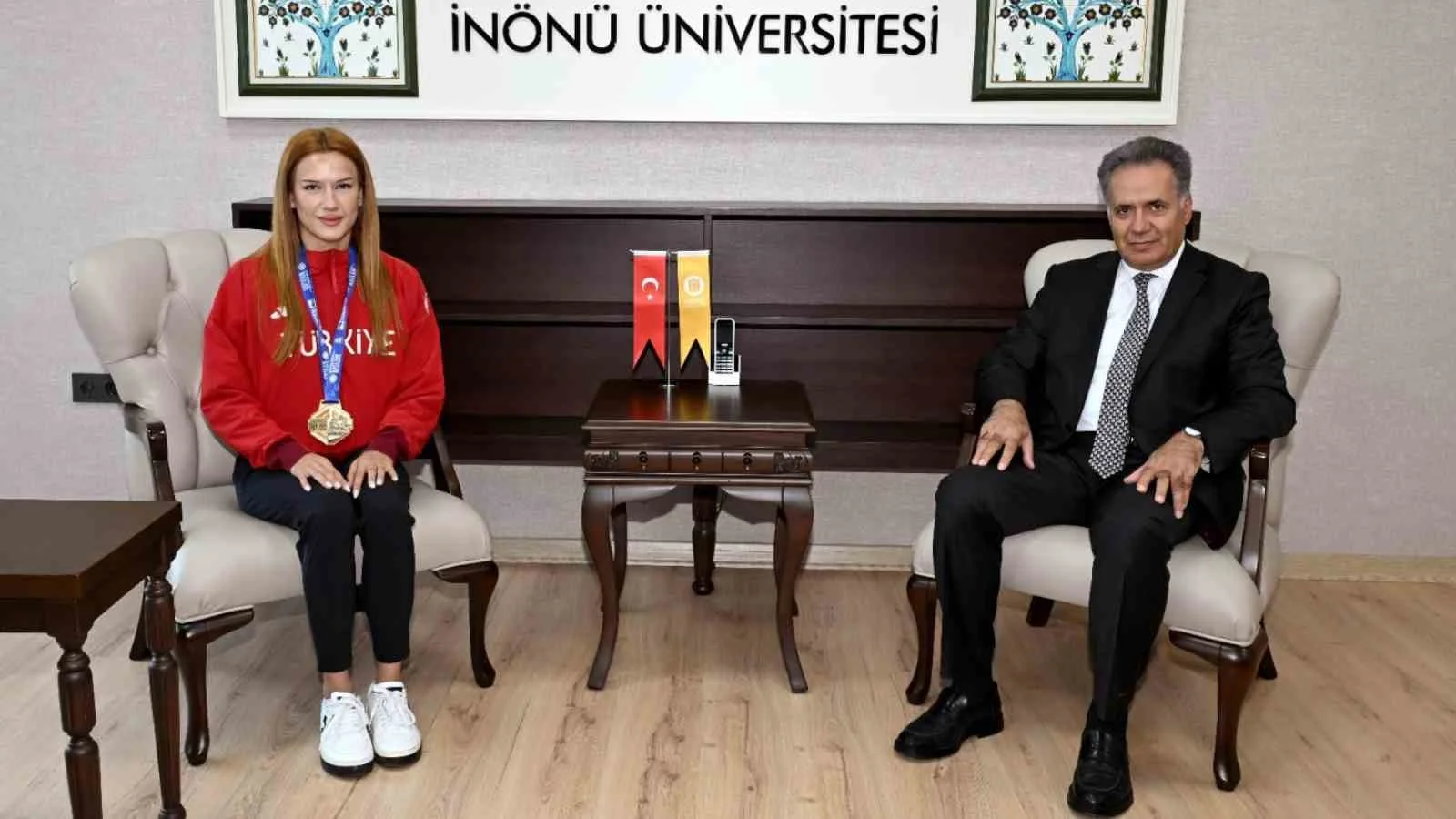 Avrupa Şampiyonu Hatice Akbaş’tan Rektör Akpolat’a ziyaret