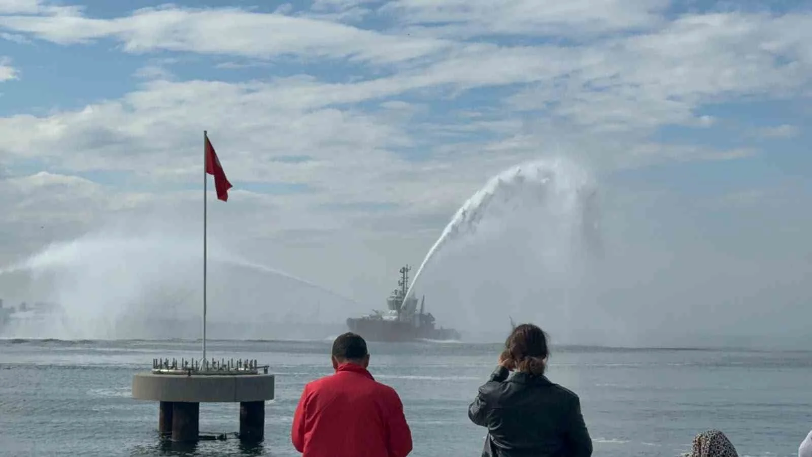Gemlik’te Cumhuriyet Bayramı coşkusu denize taştı
