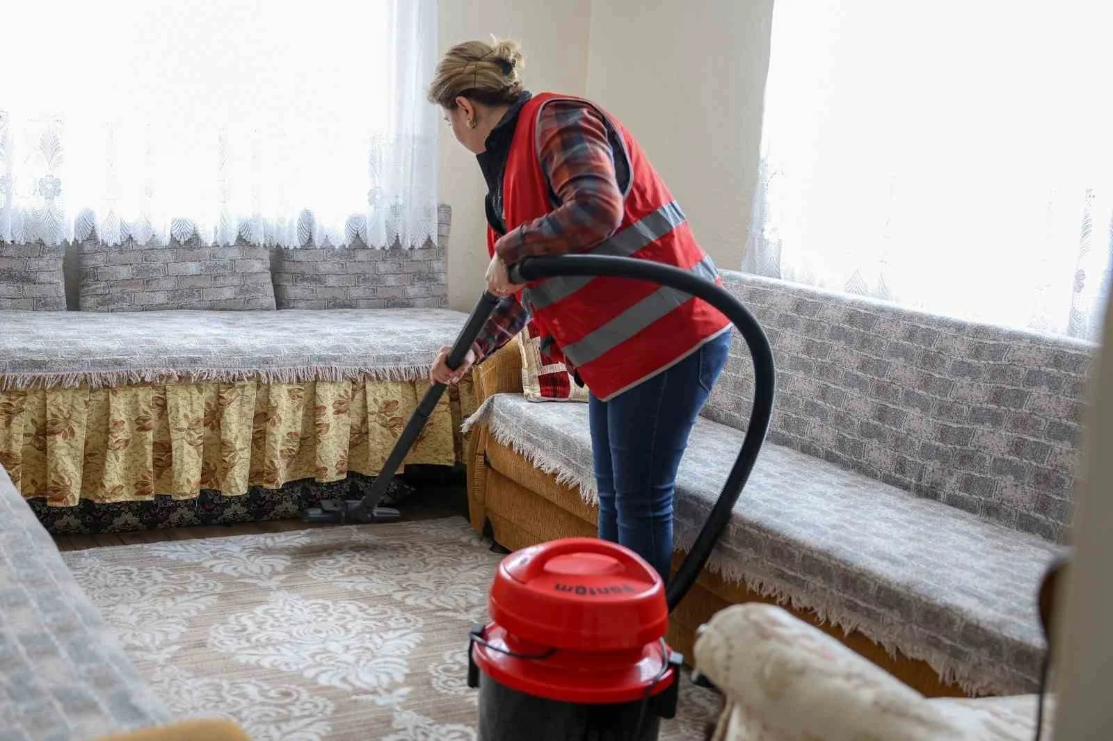 Efeler’de sosyal destekler binlerce vatandaşa ücretsiz ulaşıyor