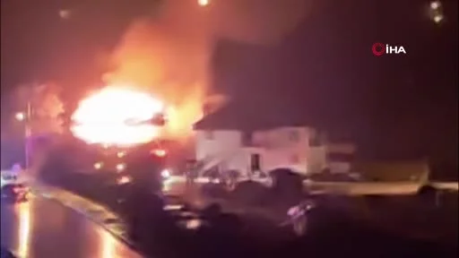 Antalya’da yıldırım düşen ev alev topuna döndü