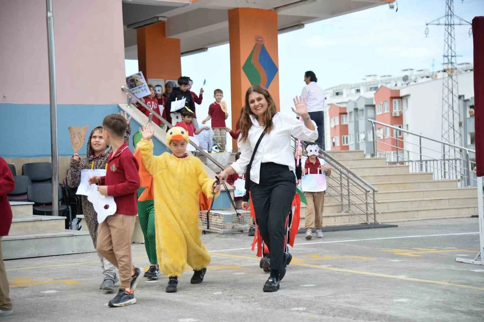 Miniklere hayvan sevgisini aşıladılar