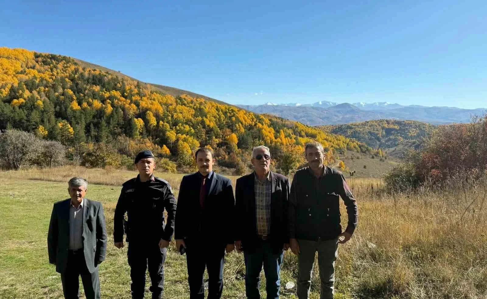 Kaymakam Ahat Otlukbeli ve Elmalı’da vatandaşlarla bir araya geldi
