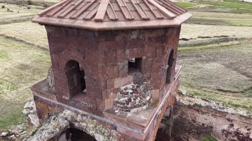 Taşları kızıl, adı kızıl olan kilise bin 500 yıldır ayakta