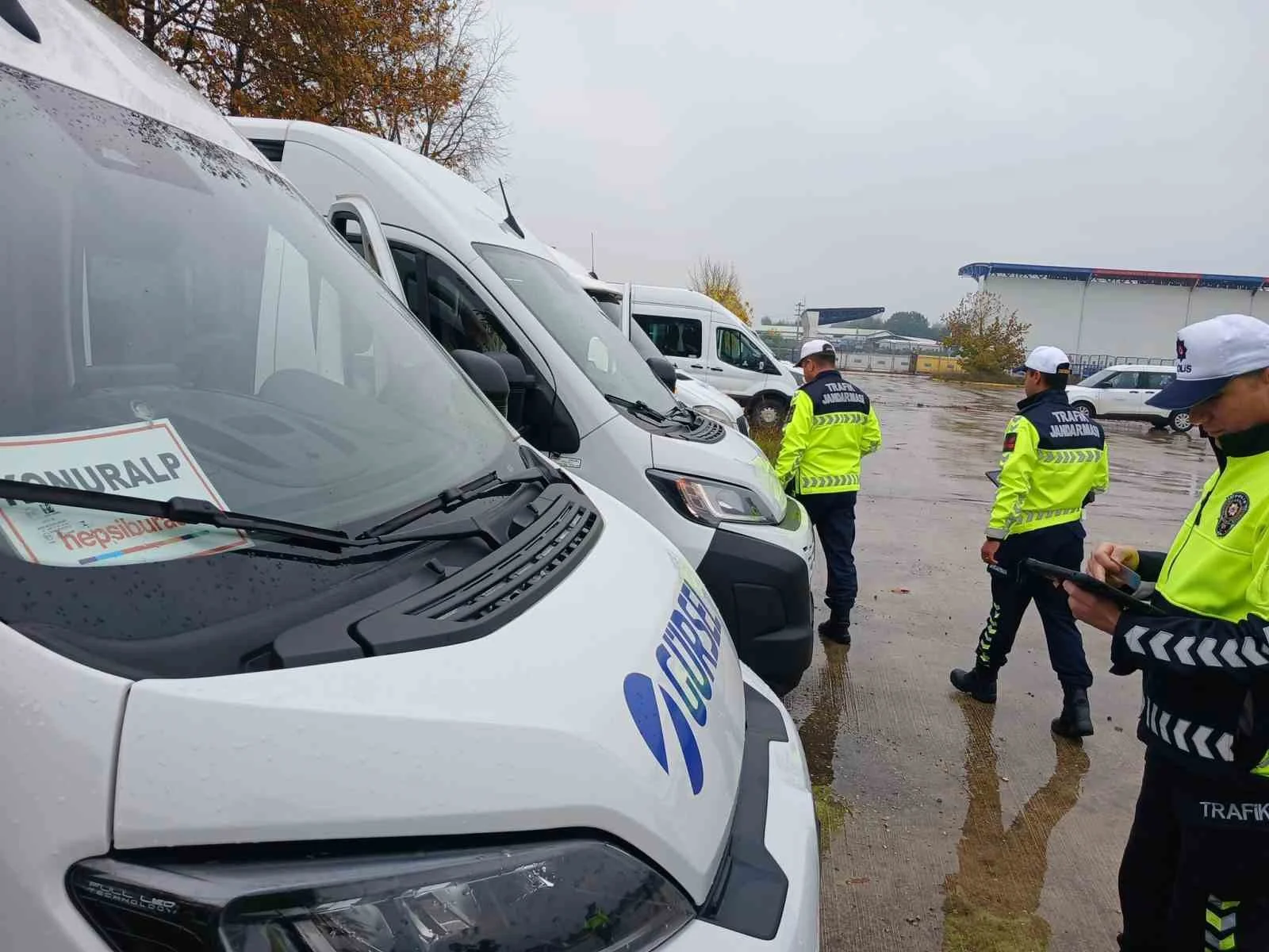 Düzce’de okul servis araçları sıkı denetleniyor