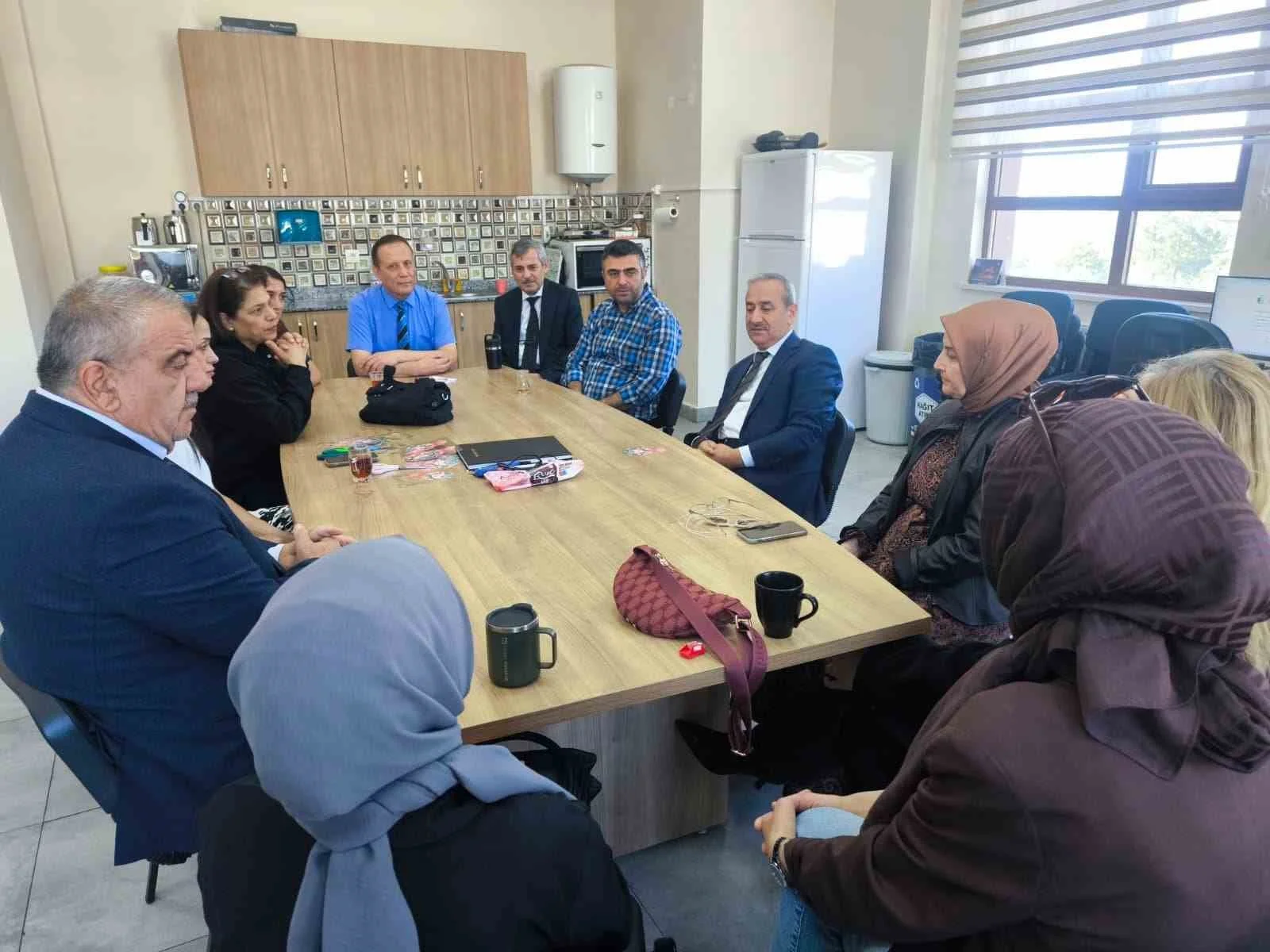 Akbaş Safranbolu’da öğretmenlerin sorunlarını dinledi