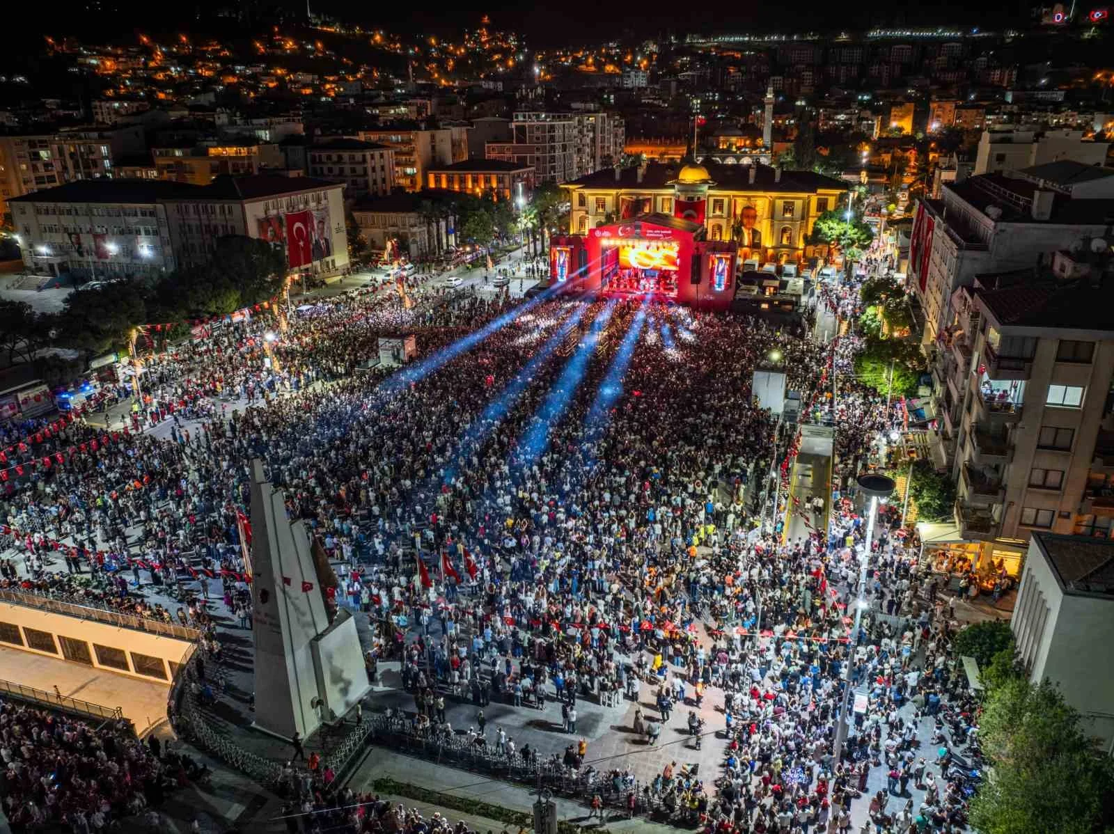 Manisa’da Cumhuriyet coşkusu Göksel konseri ve drone gösterisiyle yaşanacak