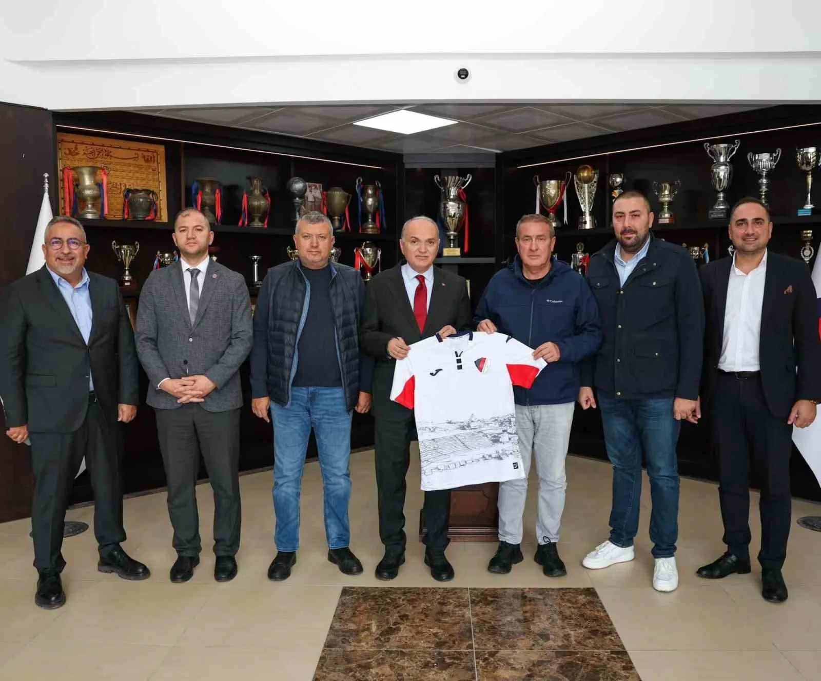 Başkan Özlü futbolculara bir araya geldi