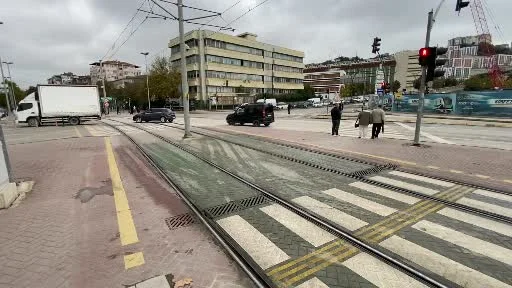 Kocaeli’de tramvayın çarptığı 2 kadından biri ağır yaralandı