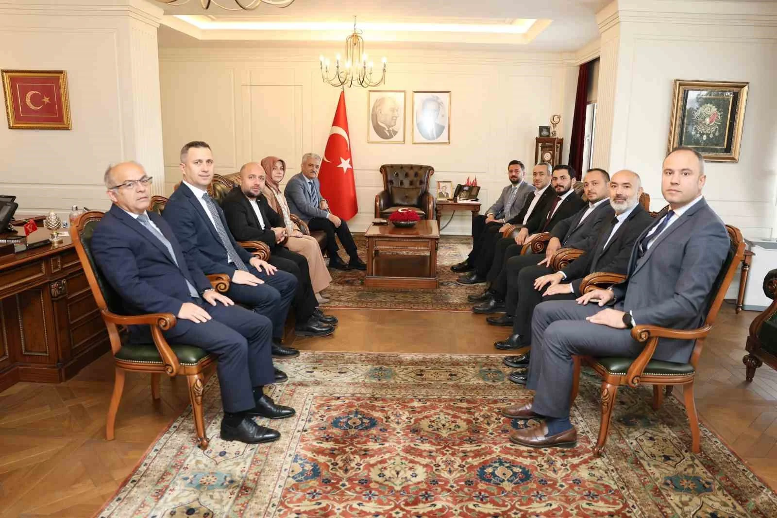 Öğrencilere başarı ödülü, ailelere bebek desteği