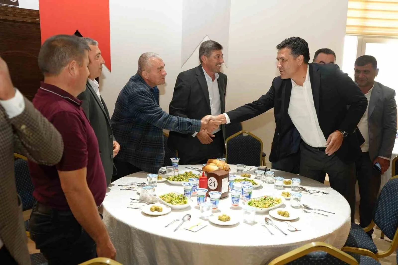 Kozan’da muhtarlar aynı sofrada buluştu