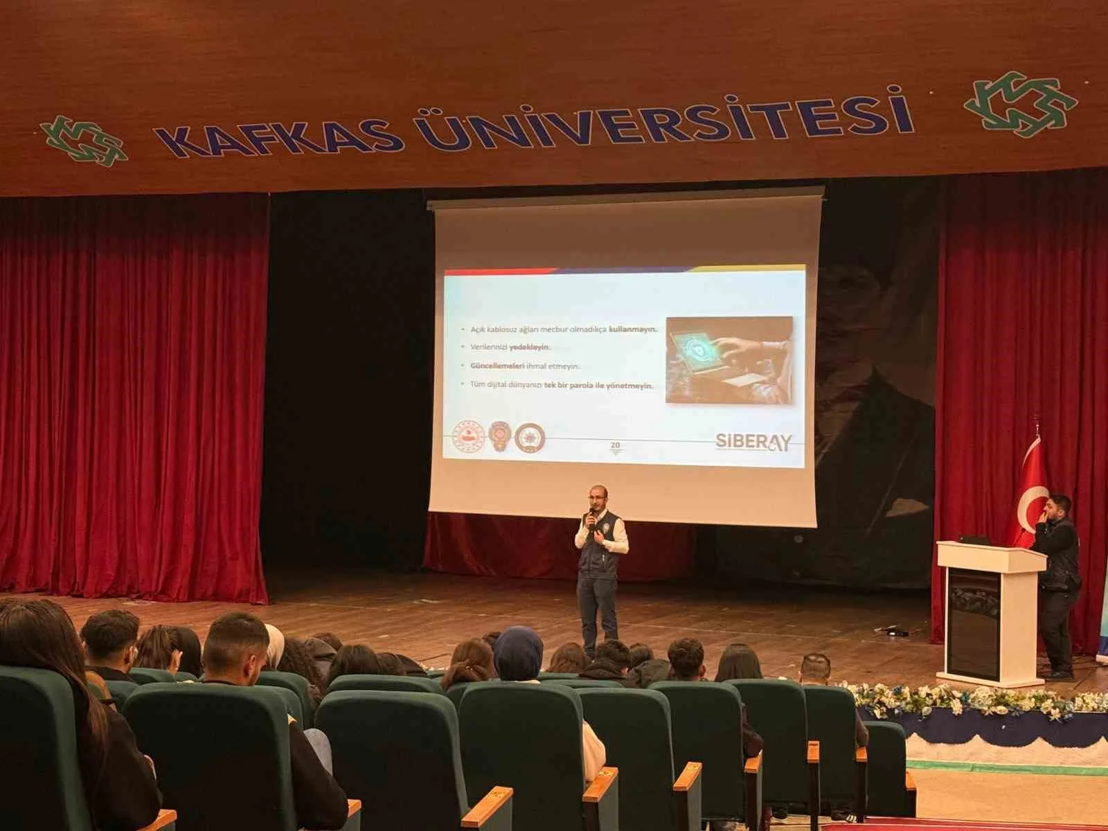 Kars’ta Üniversite öğrencilerine siber güvenlik eğitimi