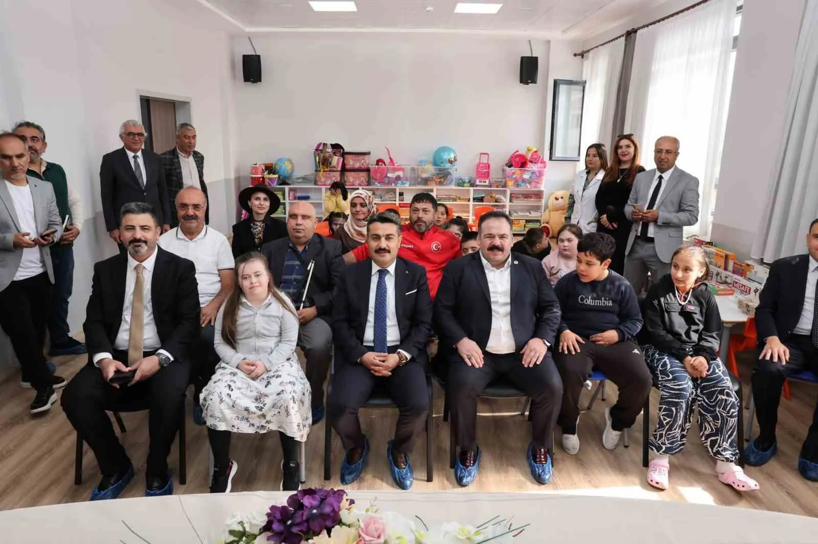 Özel ihtiyaçlı öğrencilere eğitici oyuncak desteği