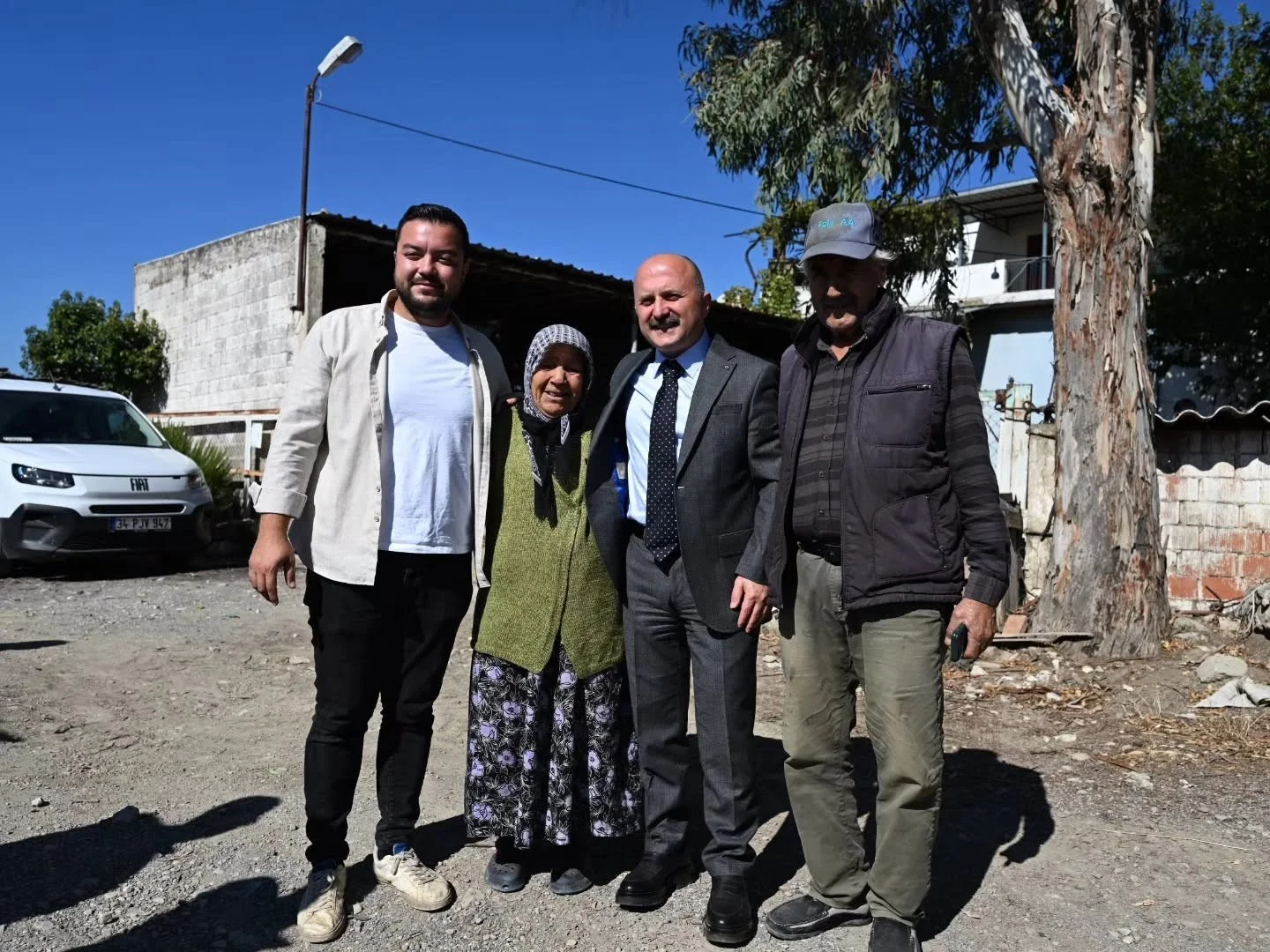 Vali Varol Söke Ovası’nda pamuk hasadına katıldı