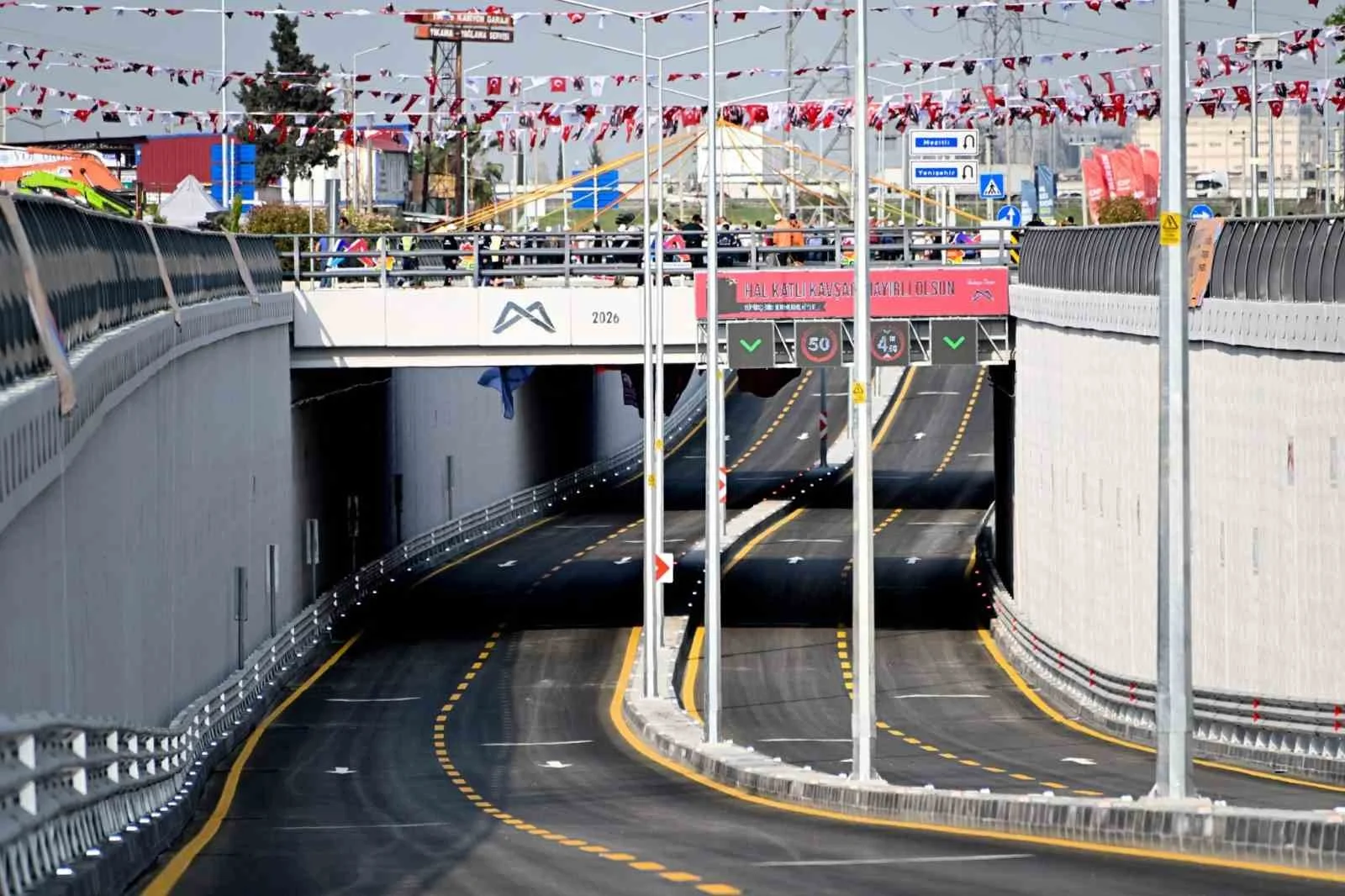Akdeniz’de ulaşım yatırımları: 7 yılda 659 bin ton sıcak asfalt serildi