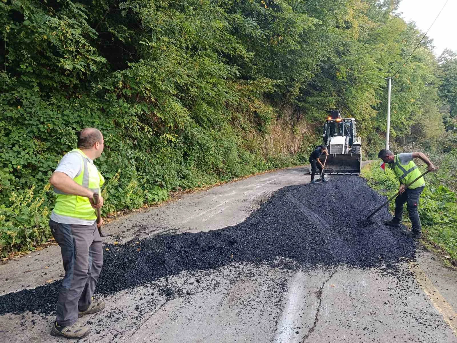 Gölyaka’da köy yollarında kış hazırlığı